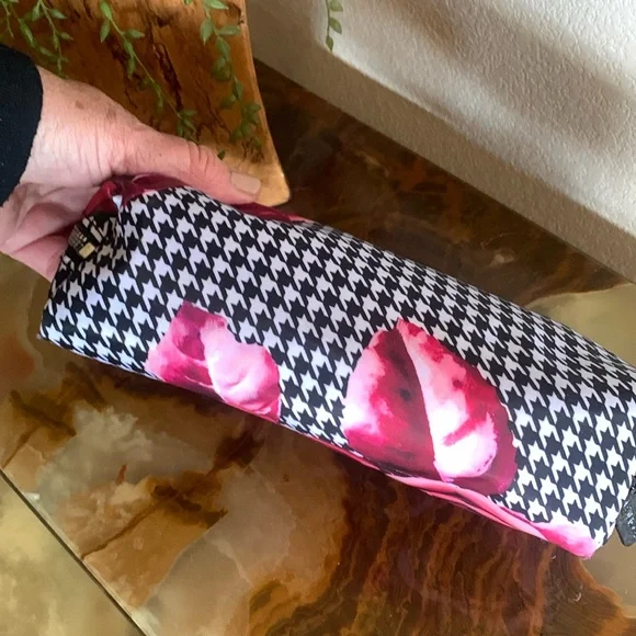 SONIA KASHUK bag, pink roses on black/white houndstooth check, silver zipper EUC - Picture 6 of 17
